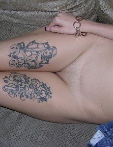 skinny-nude-tattooed-babe-vicki-model9