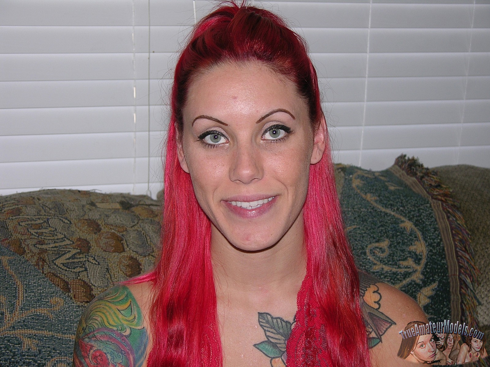 nude-tattooed-modeling-redhead1